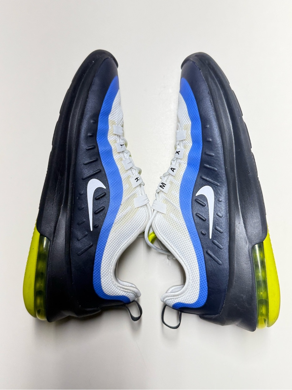 Nike Air Max Axis Men’s Sneakers – US Size 9.5 - Picture 5 of 10